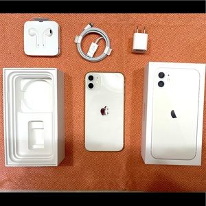 Like NEW iPhone 11 w/ all accessories and case!